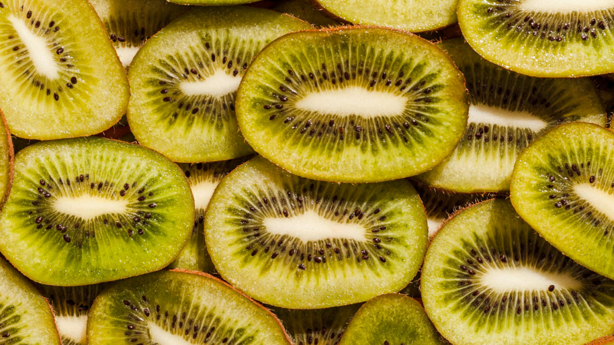 El kiwi verde y el kiwi gold son gran fuente de vitamina C